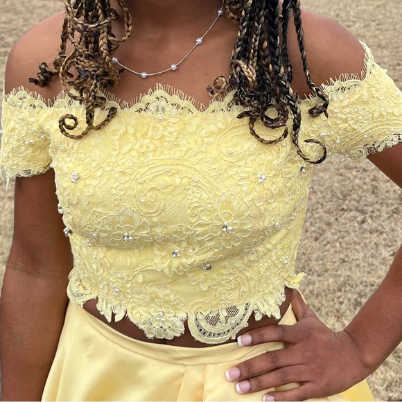 Yellow two- piece prom dress. Size - 00, Price - $180. I am willing to negotiate - Picture 2 of 4